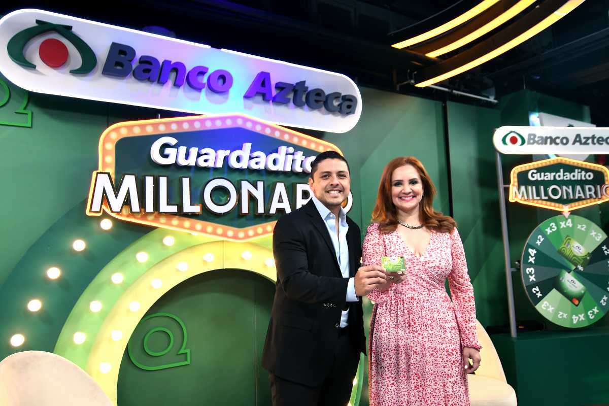 Francisco Urrutia, gerente de captación; y Rosa María Castañeda Aldana, directora de marketing de Banco Azteca Guatemala. Foto Prensa Libre: Sergio Muñoz