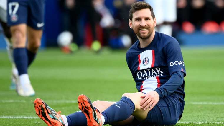 El delantero argentino de Paris Saint-Germain Lionel Messi fue pitado por un sector de la afición del PSG. Foto Prensa Libre (AFP)
