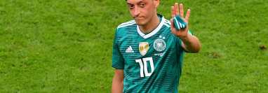 Mesut Özil anunció su retiro del futbol. Foto Prensa Libre (AFP)