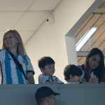 Celia Maria Cuccittini, madre de Lionel Messi en un partido junto a Antonela Roccuzzo.