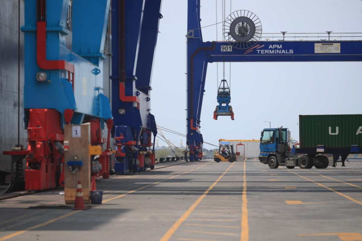La terminal marítima especializada en contenedores APM, podría pasar a manos del Estado, pero la negociación aún no queda clara
