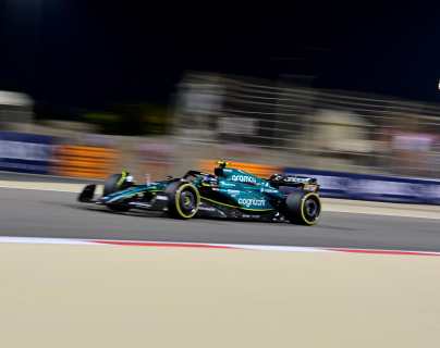 Fernando Alonso domina los libres en Baréin en el inicio de la temporada de F1