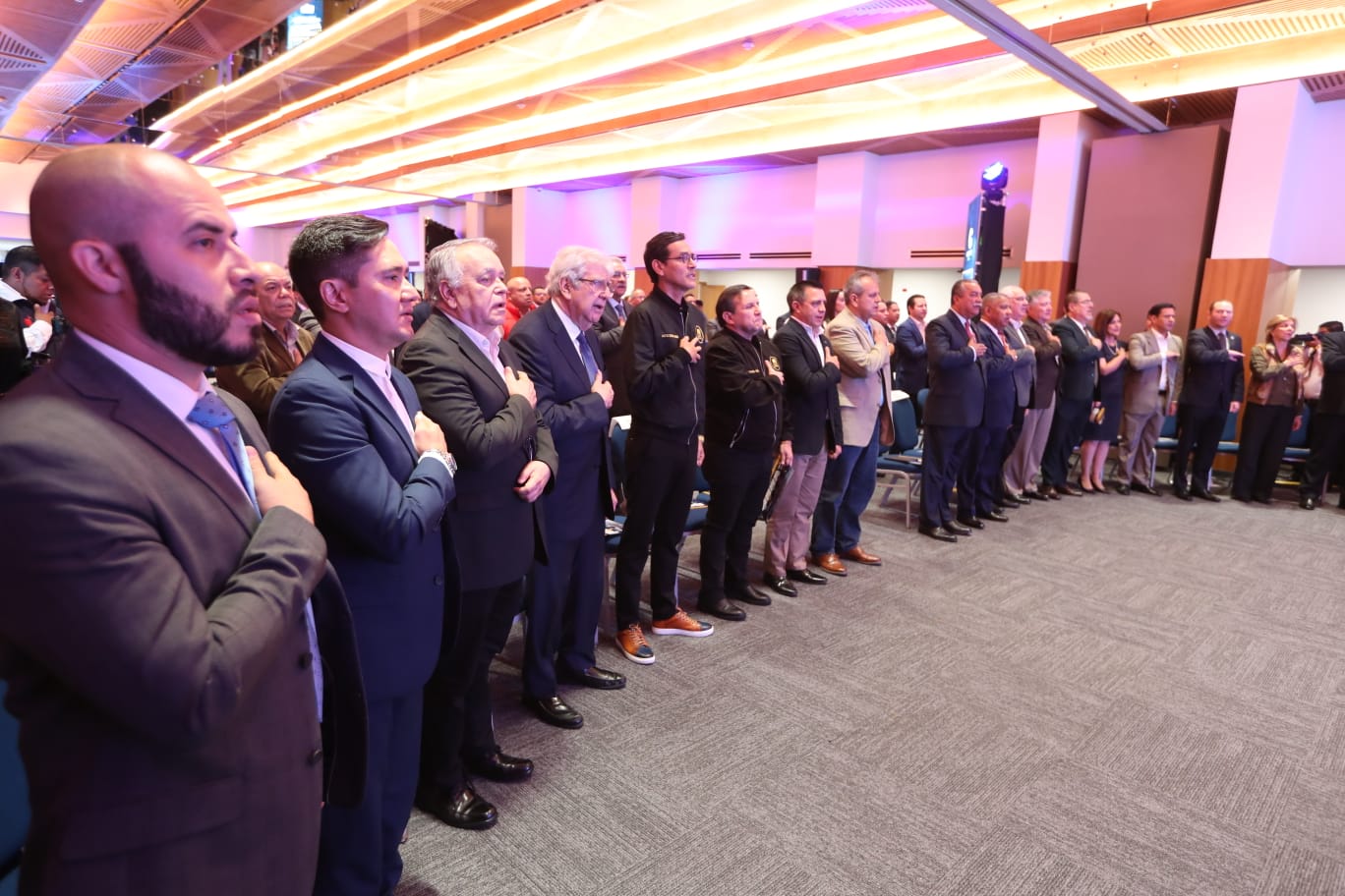 La Asociación Guatemalteca de Exportadores (Agexport) presentó a candidatos presidenciales y reresentantes de 23 partidos políticos su propuesta estratégica para impulsar la creación de más empleos e incrementar las ventas al exterior. (Foto Prensa Libre: Esbin García).