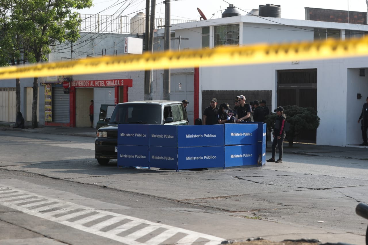 Durante la mañana de este martes 14 de marzo, un ataque armado en la zona 9 causó la muerte de un piloto de taxi. (Foto Prensa Libre: É. Ávila)