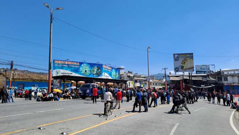Bloqueo de 48 Cantones de Totonicapán, en km  188.5 de la RN-1, La Morería, Chichicastenango, Quiché. (Foto Prensa Libre: Mynor Toc)
