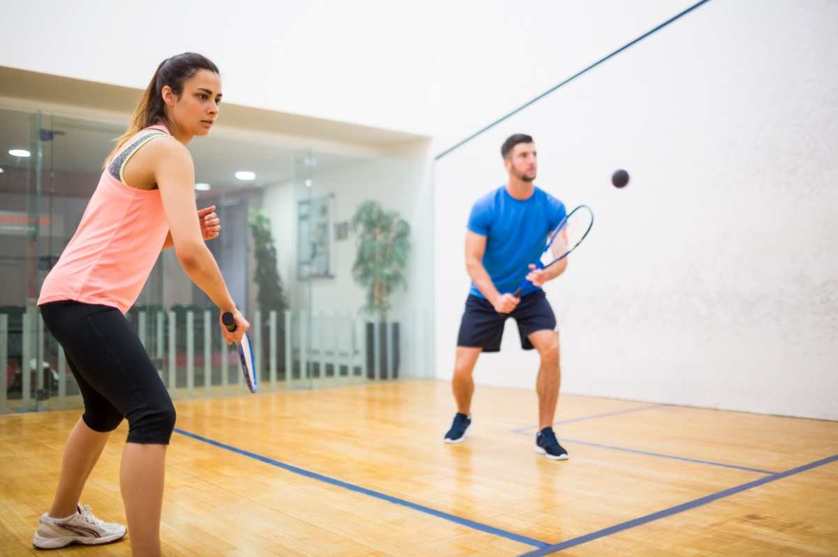 Los deportistas de squash que juegan con alta intensidad incrementan el gasto calórico quemando hasta 900 calorías en una hora de entrenamiento. (Foto Prensa Libre: Shutterstock). 