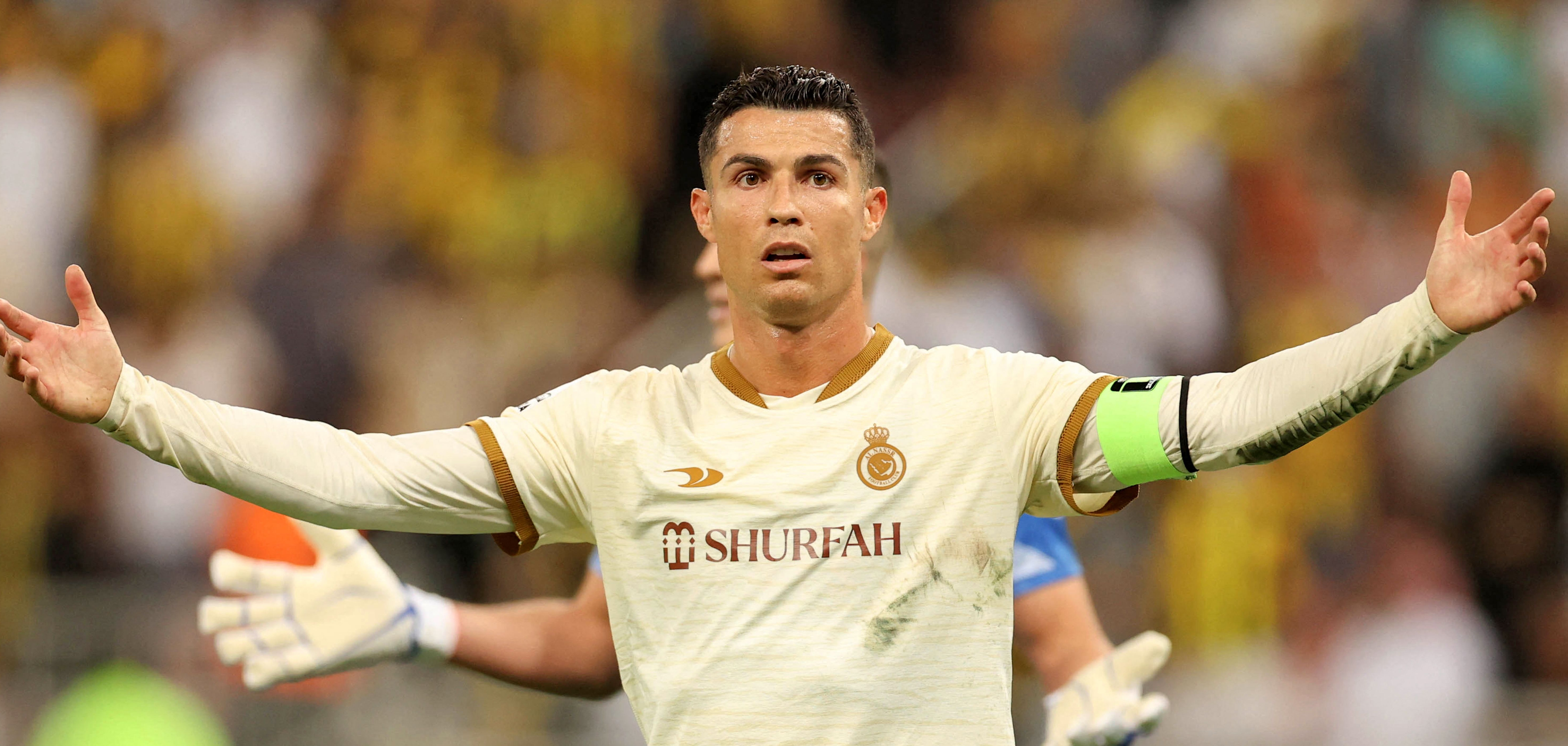  Cristiano Ronaldo no soportó que le corearan el apellido de Messi en pleno partido. (Foto Prensa Libre: AFP)