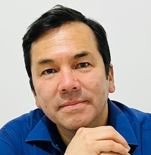 André Armas, Educador y Consejero de Bienestar
