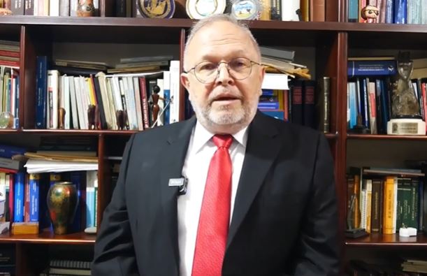 Francisco Dall’Annese, exjefe de la Cicig, se defiende de acusaciones de la Feci  en Guatemala. (Foto Prensa Libre: captura de video de YouTube)