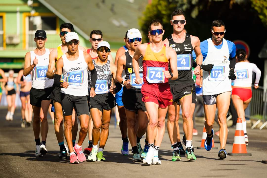 La delegación de atletismo de Guatemala participó en la Dudinska 50 2023. Foto Prensa Libre (Twitter: @fnatletismogt)