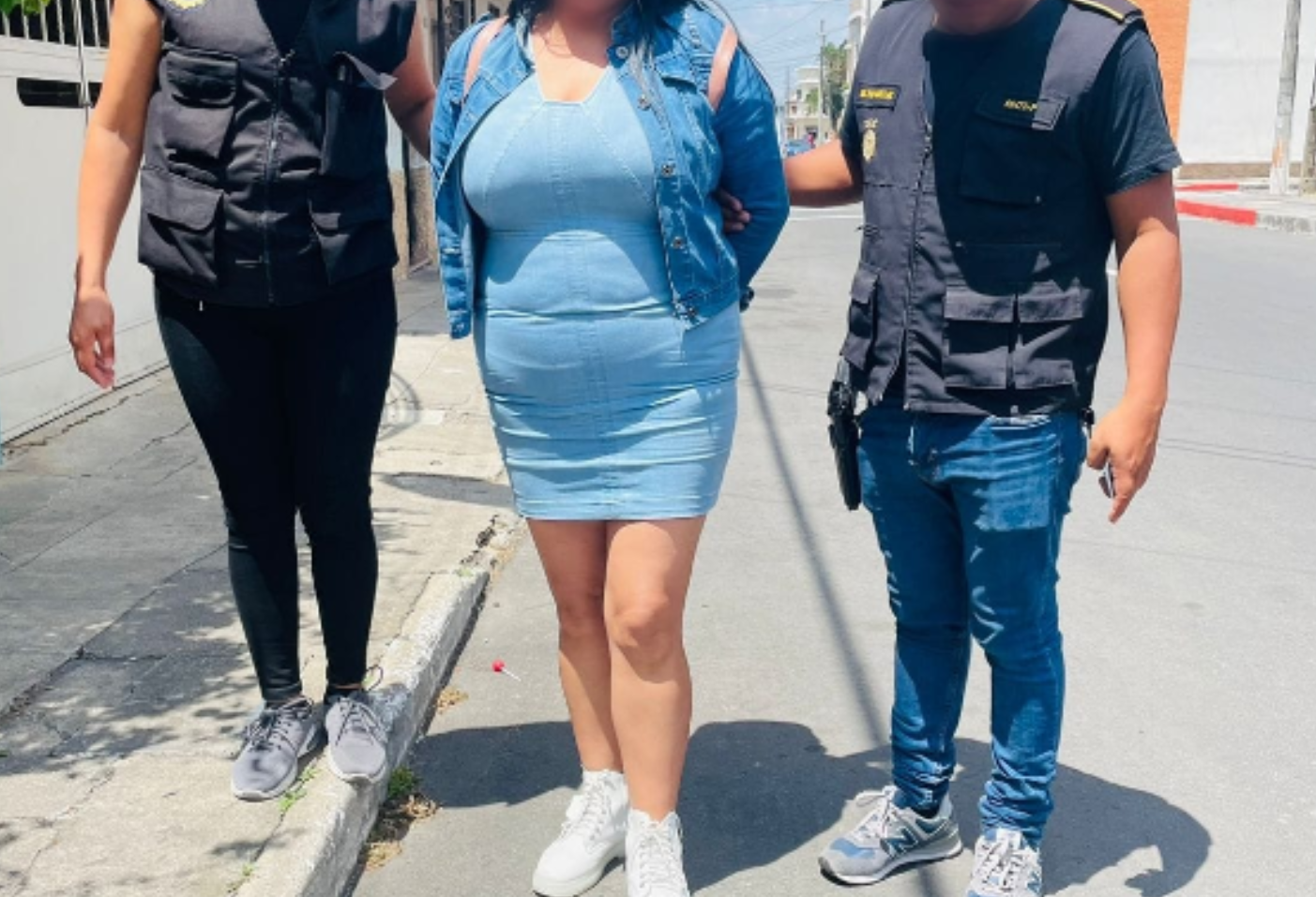 Mujer se habría aprovechado de cuentahabiente para hurtar más de Q180 mil de su tarjeta de débito