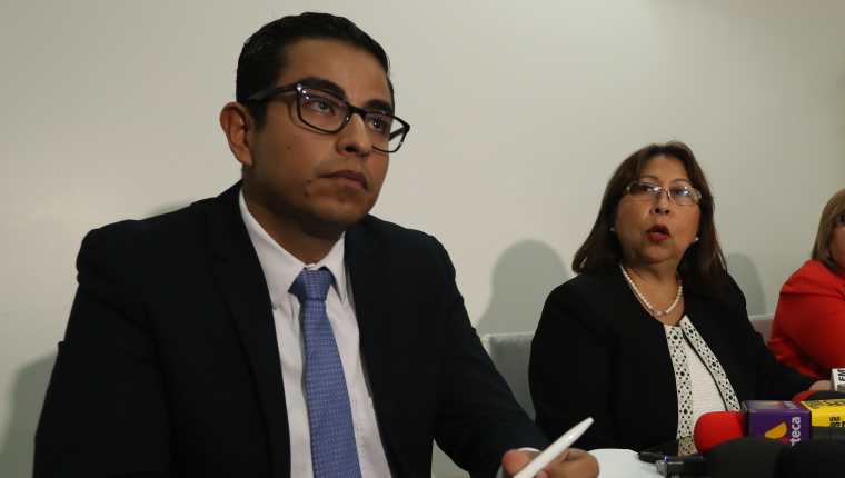 Rootman Pérez y Mayra Véliz, exempleados del MP en una fotografía de 2017. (Foto Prensa Libre: HemerotecaPL)