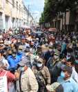 Veteranos militares durante un bloqueo en la 8a. avenida de la zona 1, enfrente del Congreso de la República. (Foto Prensa Libre: Byron García)