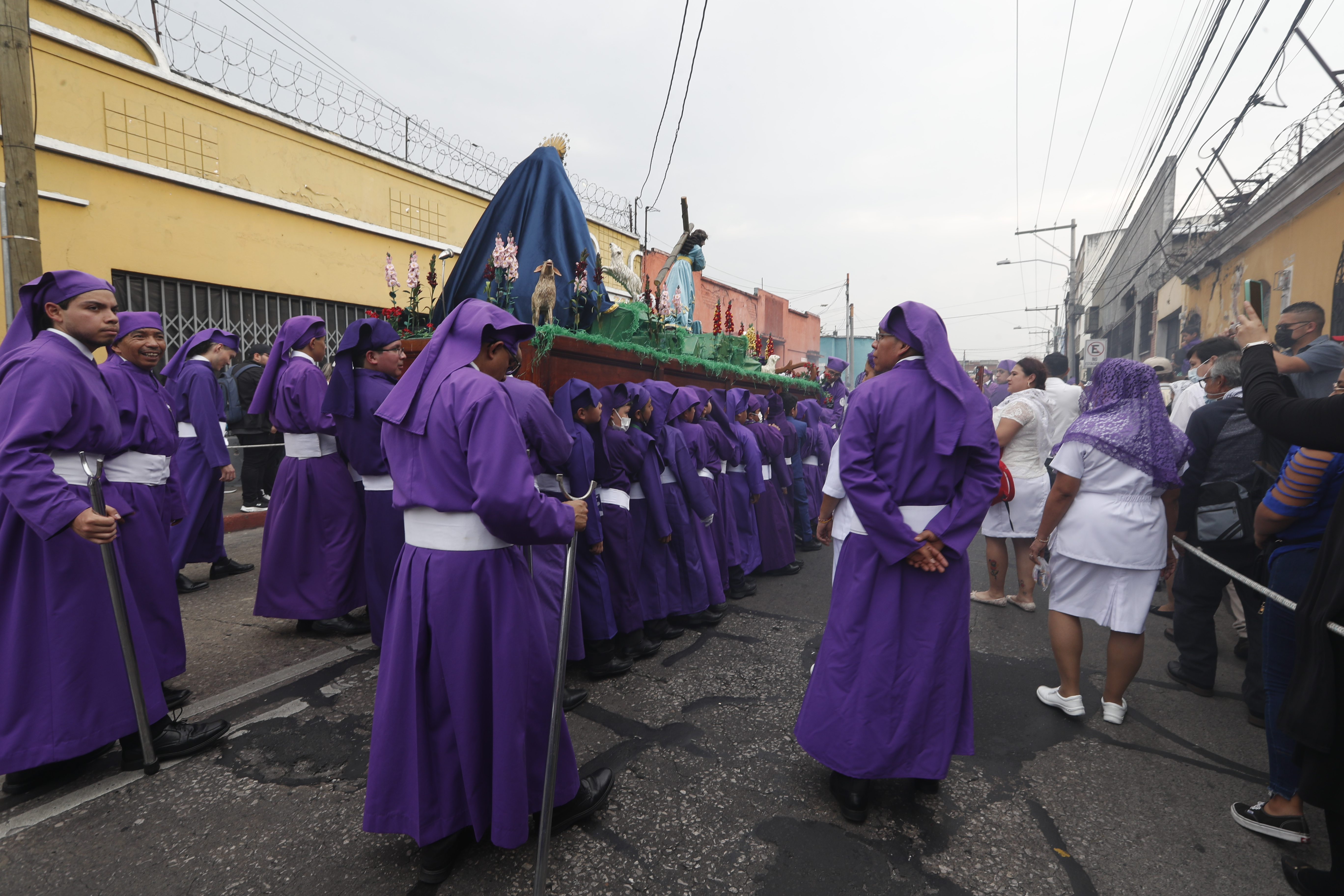 Solemne procesión infantil durante el segundo domingo de cuaresma.

Fotografía Prensa Libre: María José Bonilla 
Fecha: 04/03/2023