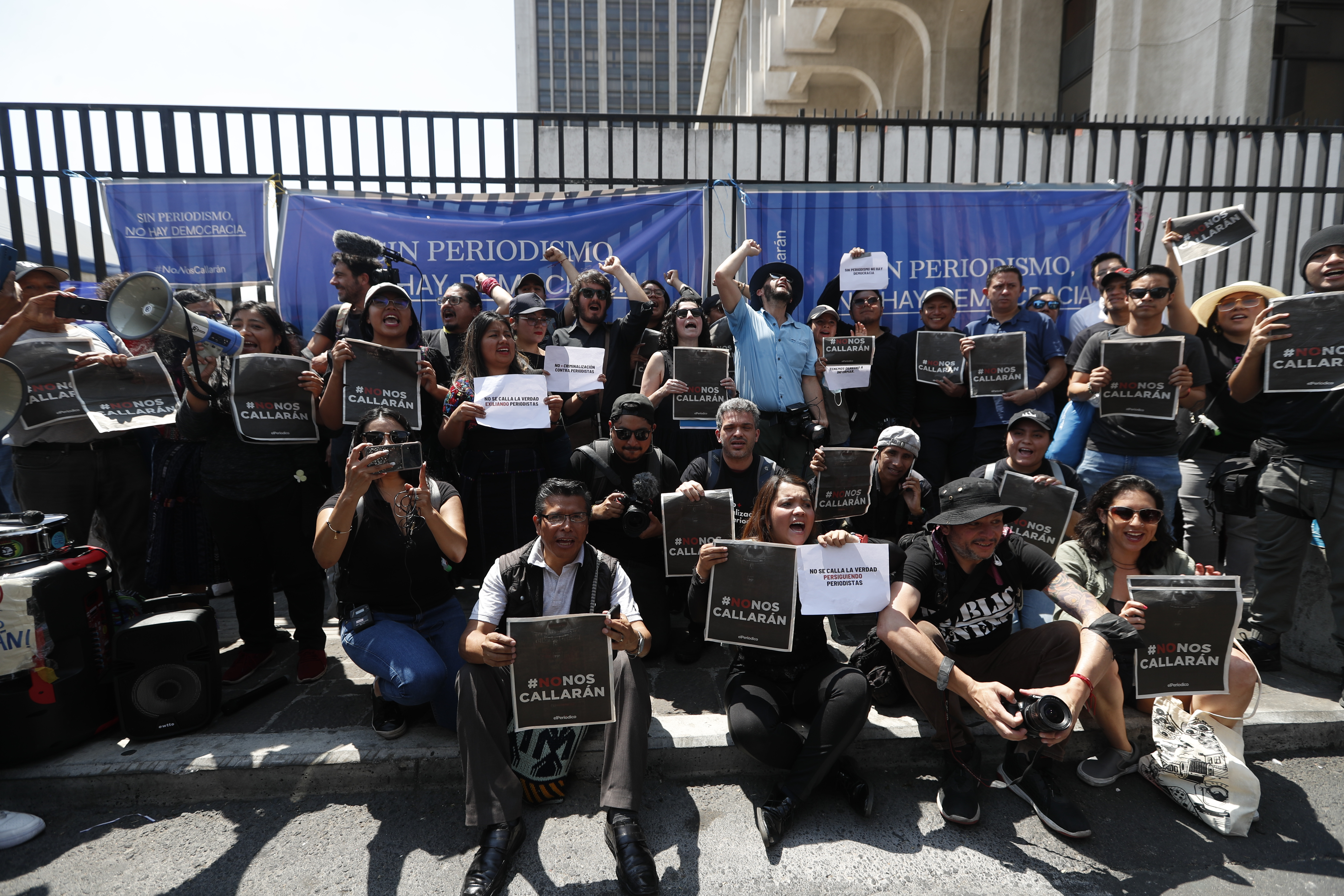 Periodistas y activistas protestan contra la censura y la persecución a periodistas en Guatemala.

Fotografía Prensa Libre: María José Bonilla
Fecha: 04/03/2023