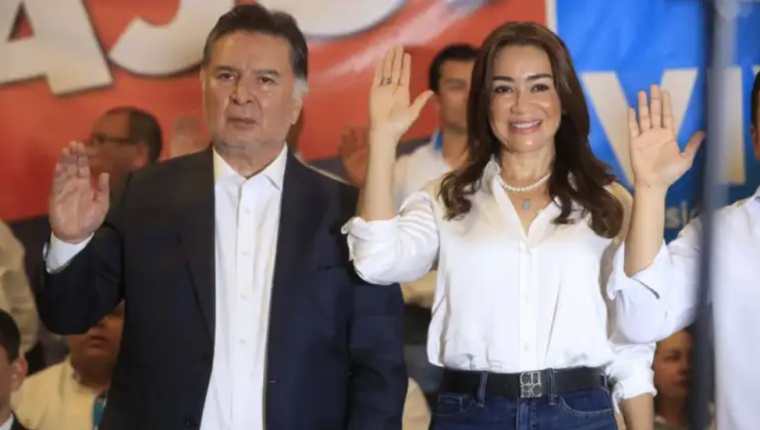 Alfonso Portillo y su exesposa, Evelyn Morataya, pretenden llegar al Congreso. (Foto Prensa Libre: María José Bonilla)
