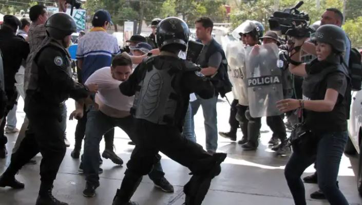 Congresistas señalan los graves atropellos de la dictadura de Ortega-Murillo contra los derechos humanos como una alerta para verificar préstamos. (Foto: AFP)
