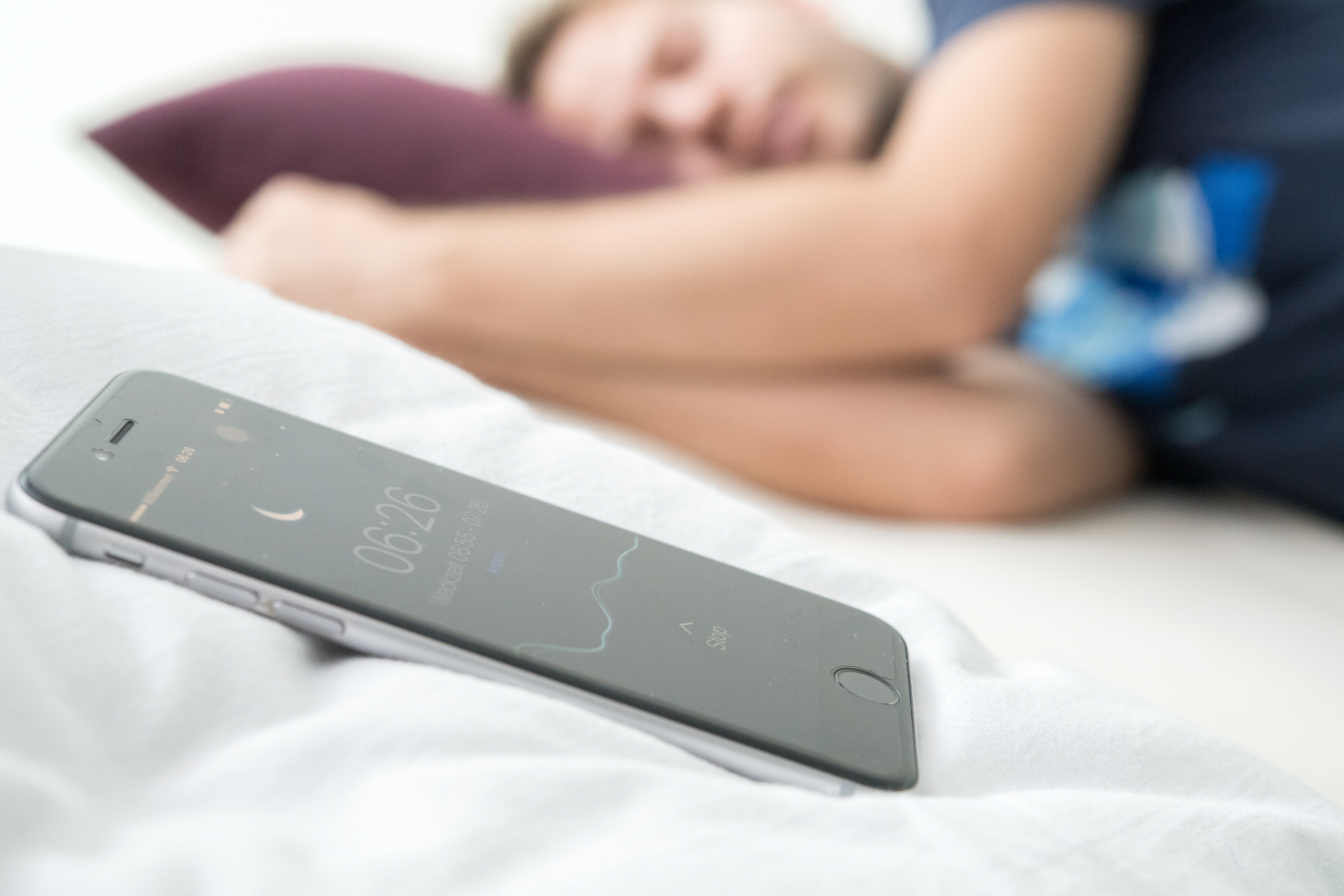 ¿Qué tan buenas son las aplicaciones digitales para conciliar el sueño?