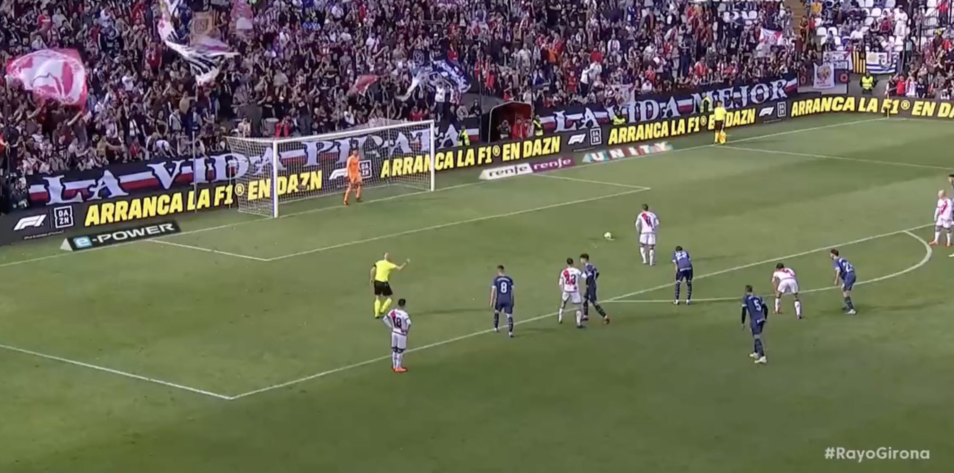 VIDEO | El épico fallo del Rayo Vallecano al intentar imitar el penal de Messi y Suárez en LaLiga