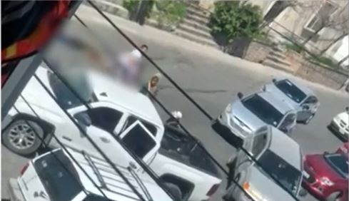 Un video difundido en las redes sociales podría mostrar el momento en que cuatro estadounidenses fueron atacados a balazos y secuestrados. (Foto Prensa Libre: Captura de pantalla)