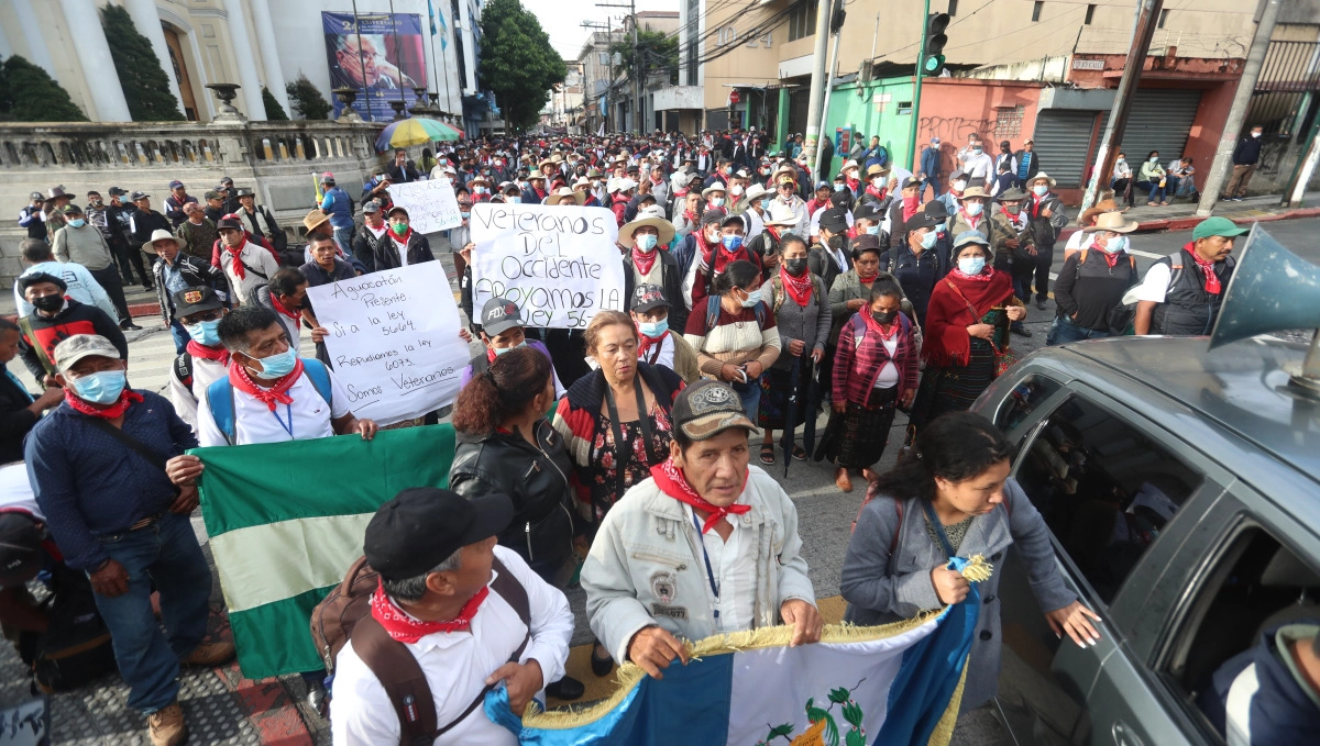 Veteranos del Ejército anuncian manifestación en diferentes puntos del país ante su inconformidad de hacer trabajos para recibir pago por sus servicios. (Foto Prensa Libre: Hemeroteca PL).