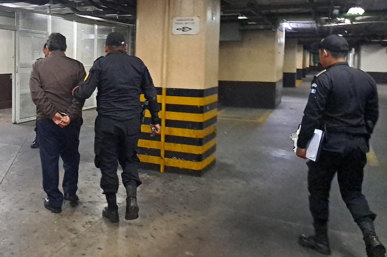 Capturado en club nocturno: Quién es el hombre detenido con cocaína y a quien le aparecen cinco antecedentes penales (uno desde 1975)