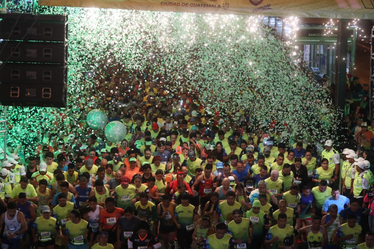 Una salida llena de pasión y alegría por el deporte se vivió en la 10K de la Ciudad. Foto Prensa Libre (Érick Ávila)