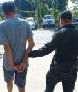 El hombre fue detenido en el mercado de Puerto Barrios. (Foto Prensa Libre: PNC) 