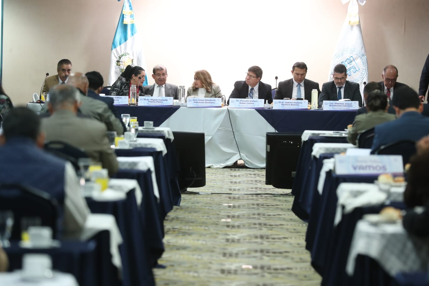 Los partidos políticos cuestionaron al TSE por el retraso en la entrega de credenciales, que es requisito indispensable para poder hacer campaña desde el próximo 27 de marzo. Fotografía: Prensa Libre (Esvin García). 