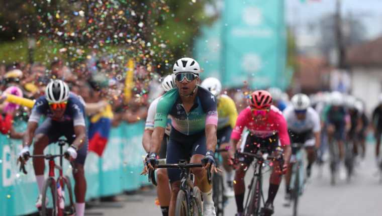 Robigzon Oyola finalizó primero en la segunda etapa de la Vuelta Bantrab 2023. Foto Prensa Libre (Érick Ávila)