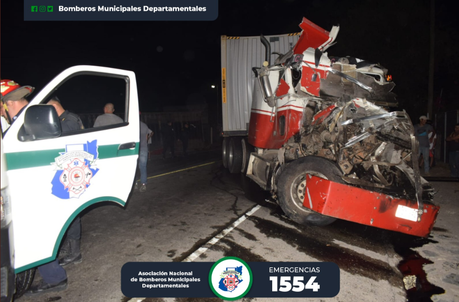 Los accidentes viales fue una de las principales emergencias cubiertas por los bomberos la noche de este viernes. Fotografía: Cuerpo de Bomberos Municipales Departamentales.