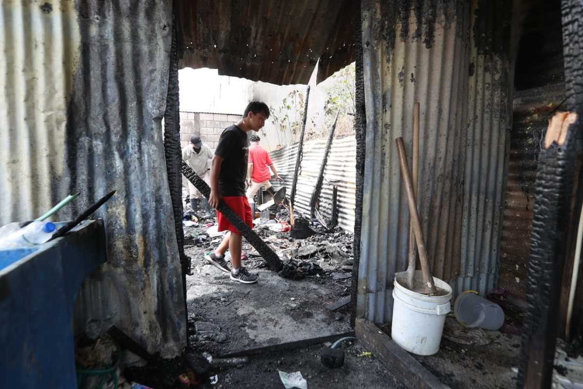 “La puerta tenía doble llave”: vecino relata cómo rescataron a víctimas de incendio en Ciudad Peronia