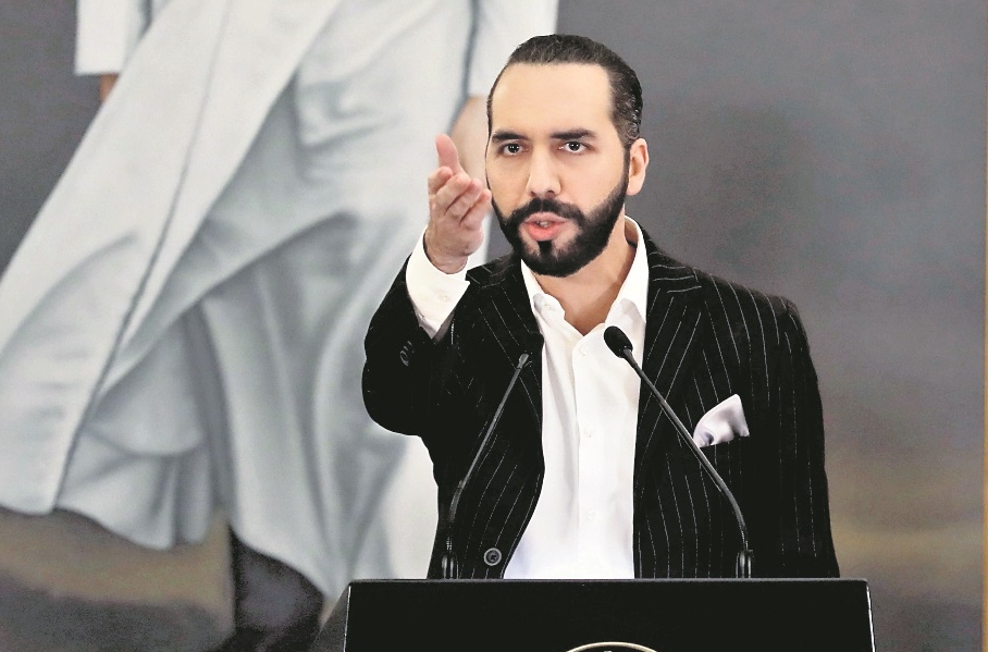 El presidente de El Salvador, Nayib Bukele, ha fomentado una narrativa en contra de la prensa independiente, denuncian periodistas de aquel país. (Foto Prensa Libre: EFE)