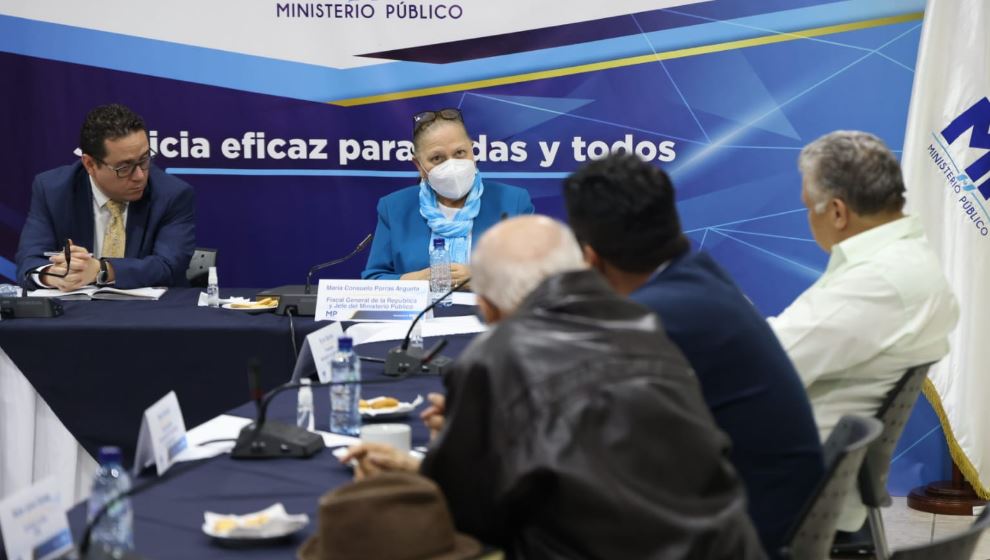 Reunión entre autoridades del MP y la Cámara Guatemalteca de Periodismo. (Foto Prensa Libre: MP)