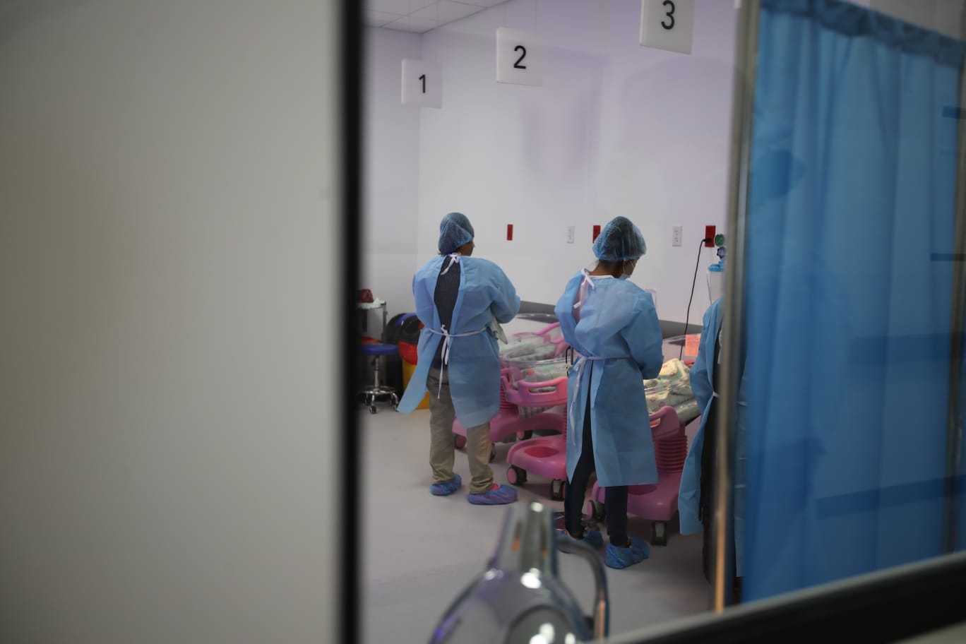 El 70 por ciento del equipo del Hospital Nacional de Chimaltenango fue trasladado del Hospital Temporal del Parque de la Industria, según las pesquisas en un caso de corrupción que desarrolla el Ministerio público. (Foto Prensa Libre: Carlos Hernández)