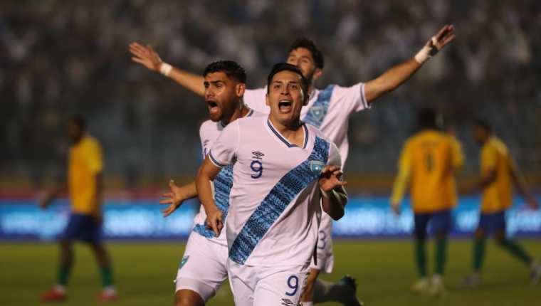 Rubio Rubín celebra después de anotar el primer gol de Guatemala frente a Guayana Francesa. (Foto Prensa Libre: Érick Ávila)