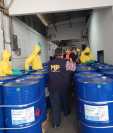 120 toneles con fentanilo, procedente de Turquía, fueron localizados en un contenedor en Puerto Barrios, Izabal. (Foto Prensa Libre: PNC) 