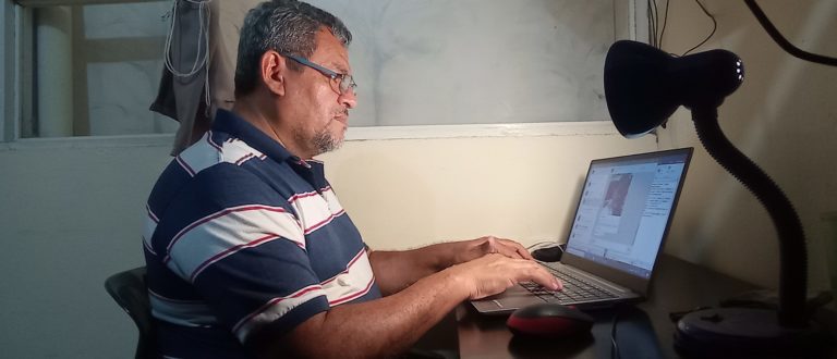 Iván Olivares es uno de los 200 comunicadores y periodistas que han salido al exilio por la persecución del régimen de Daniel Ortega en Nicaragua. (Foto Prensa Libre: Cortesía).