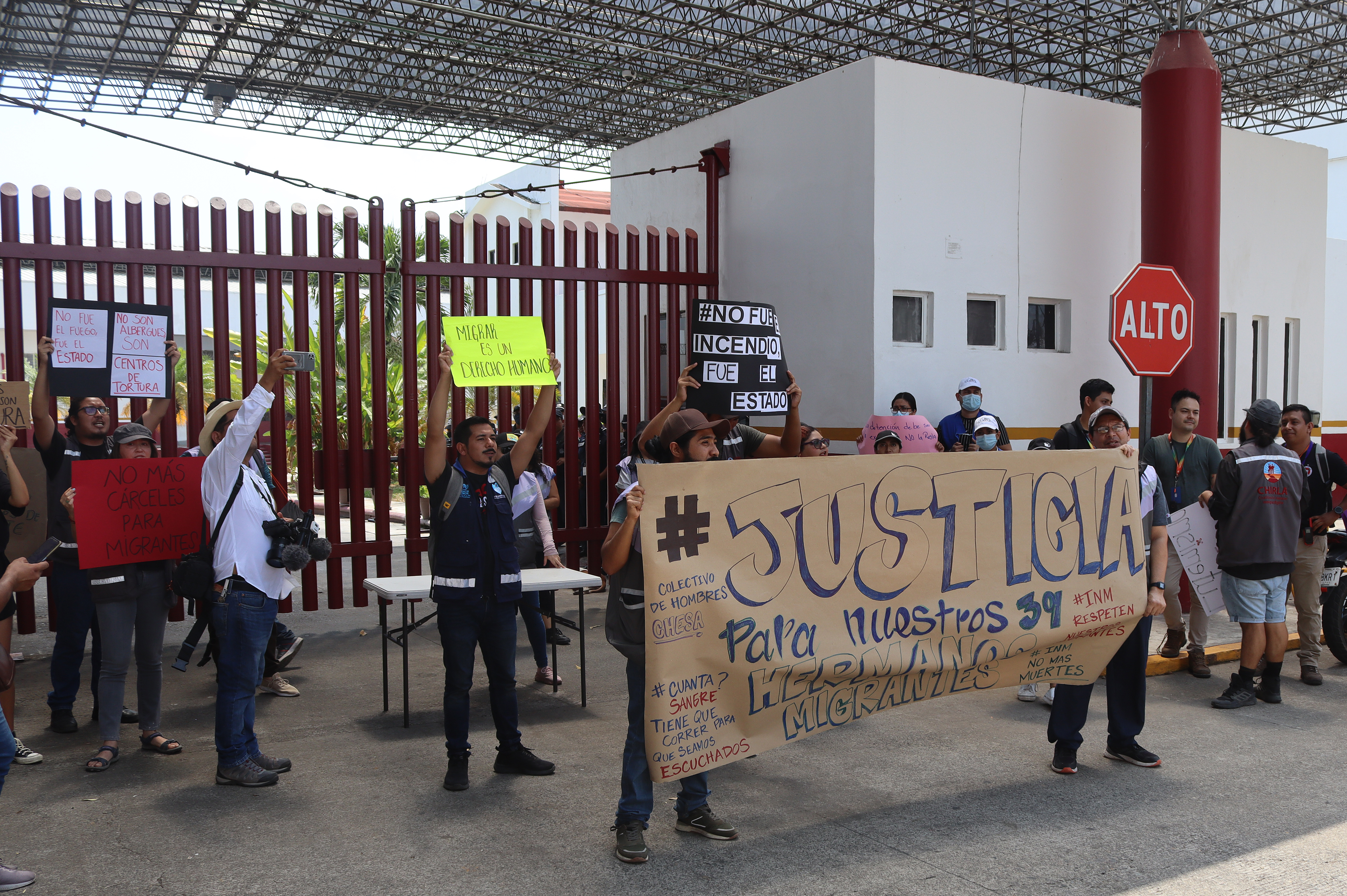 Migrantes protestan en frontera sur de México tras incendio que dejó 39 muertos en Ciudad Juárez'