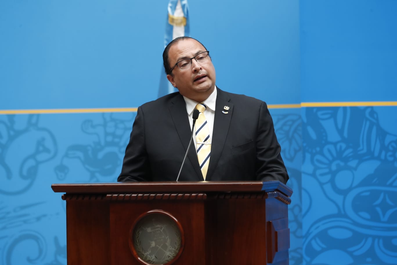 El ministro de Relaciones Exteriores de Guatemala, Mario Búcaro, en una conferencia de prensa tras la visita de su homólogo ucraniano, Andrii Melnyk, (Foto Prensa Libre: María José Bonilla)