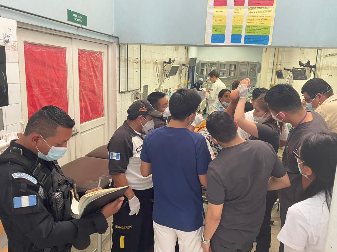 pareja de esposos atacada en comunidad mixco zona 10 foto bomberos voluntarios