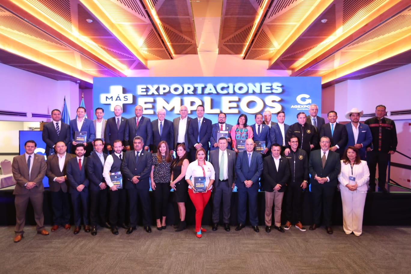 La Asociación Guatemalteca de Exportadores (Agexport) presentó su propuesta estratégica para impulsar la creación de más empleos e incrementar las ventas al exterior a binomios presidenciales y representantes de 23 partidos. (Foto Prensa Libre: Esbin García).