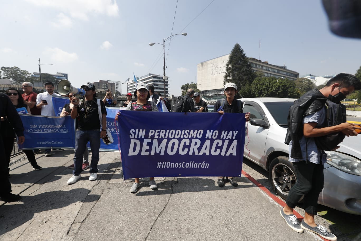 El pasado fin de semana un grupo de periodistas manifestó por considerar que la resolución judicial atenta contra la libertad de prensa. Fotografía: Prensa Libre (María José Bonilla). 