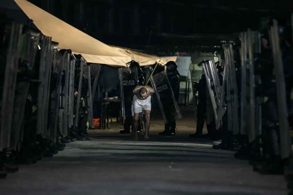 Megacárcel de Bukele: El Salvador muestra cómo fue el segundo traslado de pandilleros presos y los pabellones donde dormirán
