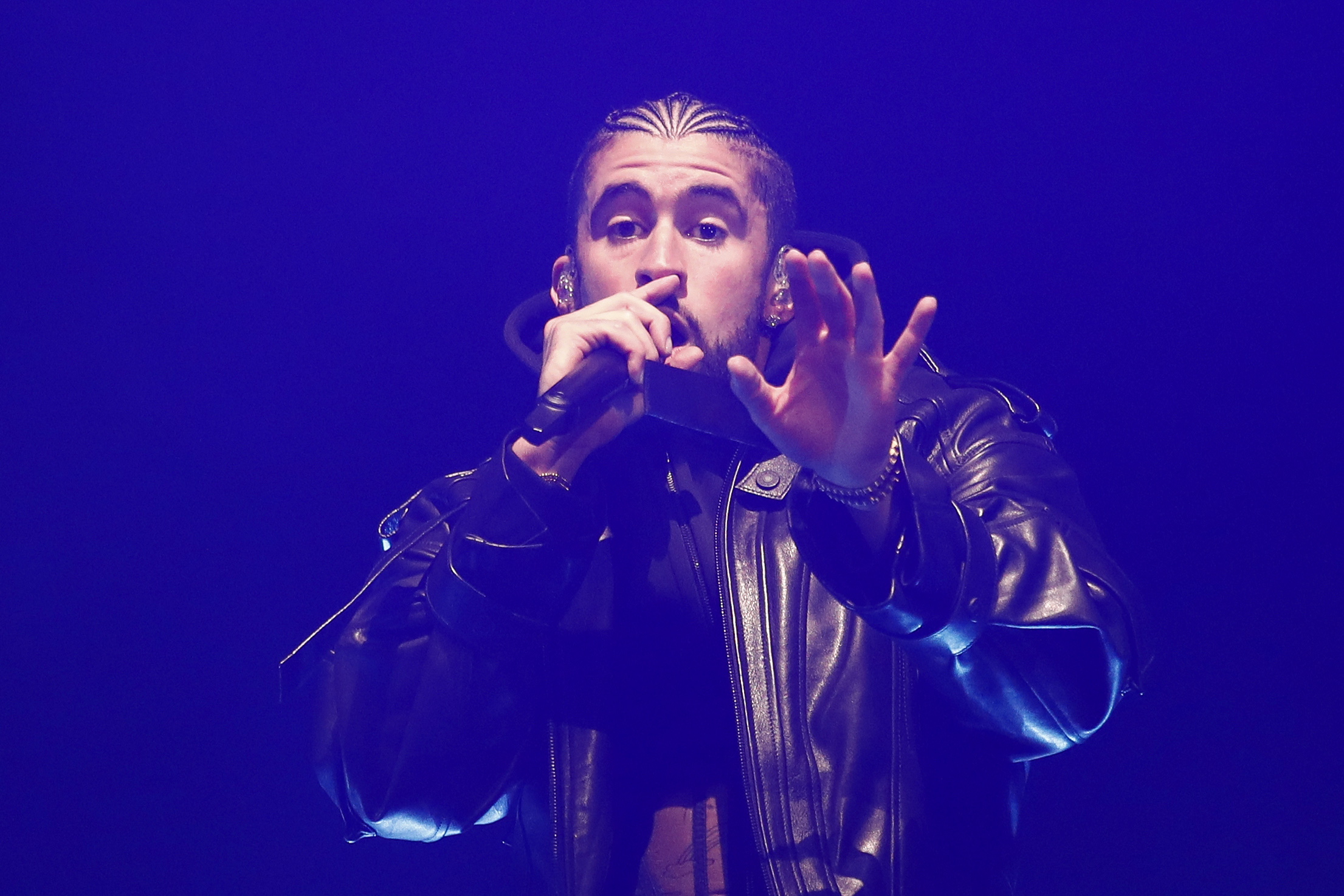 ¿Bad Bunny y Cazzu fueron novios antes que ella saliera con Nodal? Las fotos que lo asegurarían