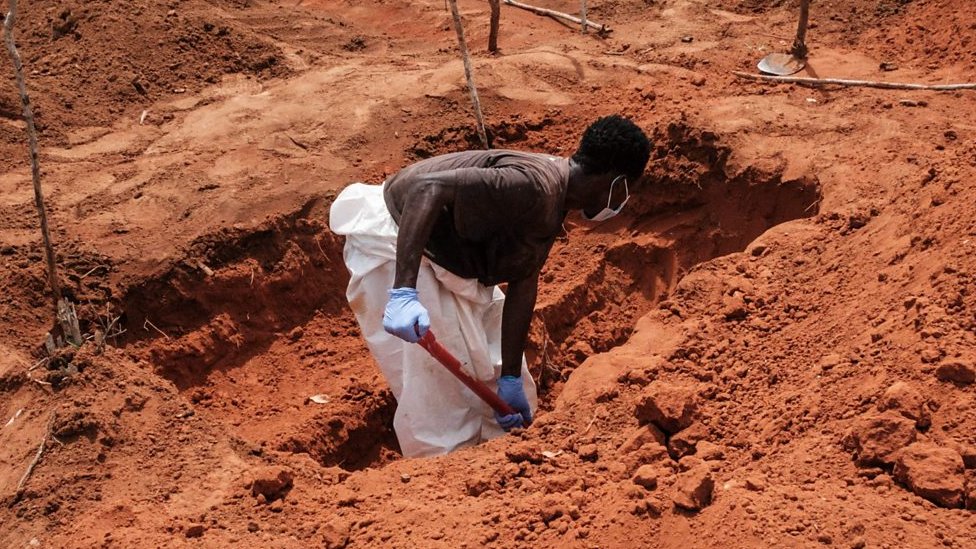 Decenas de cuerpos pertenecientes a seguidores de la Iglesia Internacional de la Buena Noticia han sido recuperados en una fosa común en Kenia. (GETTY IMAGES)