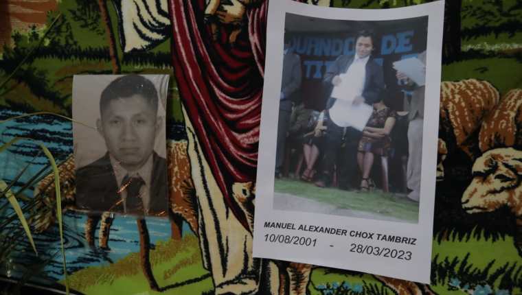 En la casa de Manuel Alexander Chox Tambriz, uno de los 28 migrantes guatemaltecos que murió en el incendio en Ciudad Juárez, México, se han colocado afiches y altares con su fotografía. (Foto Prensa Libre: María Reneé Barrientos)