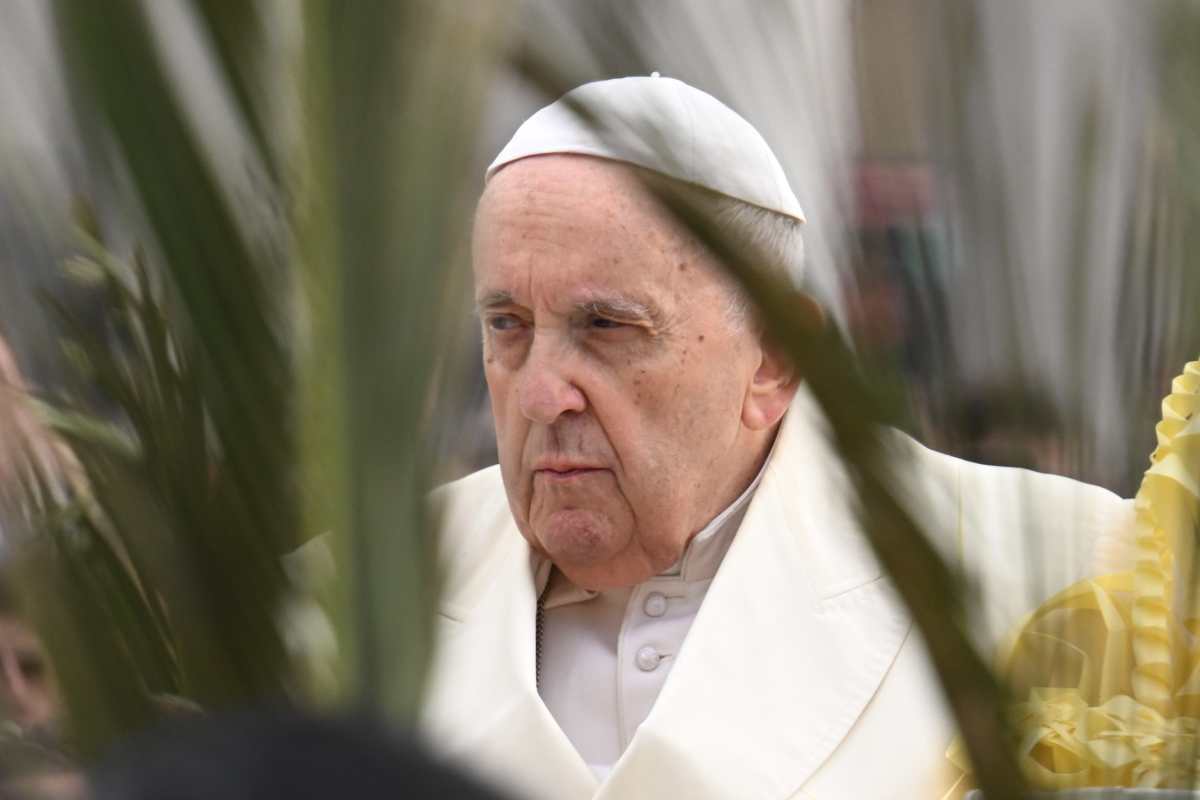 Papa Francisco dirige la misa de Domingo de Ramos luego de salir del hospital por una bronquitis