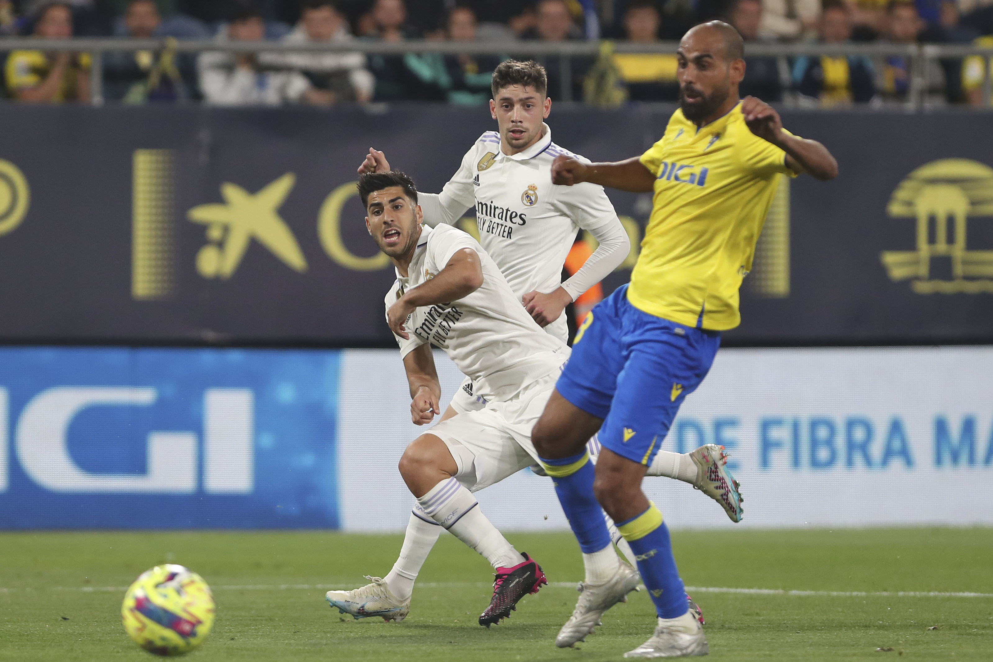 Asensio dispara para el segundo gol del Real Madrid