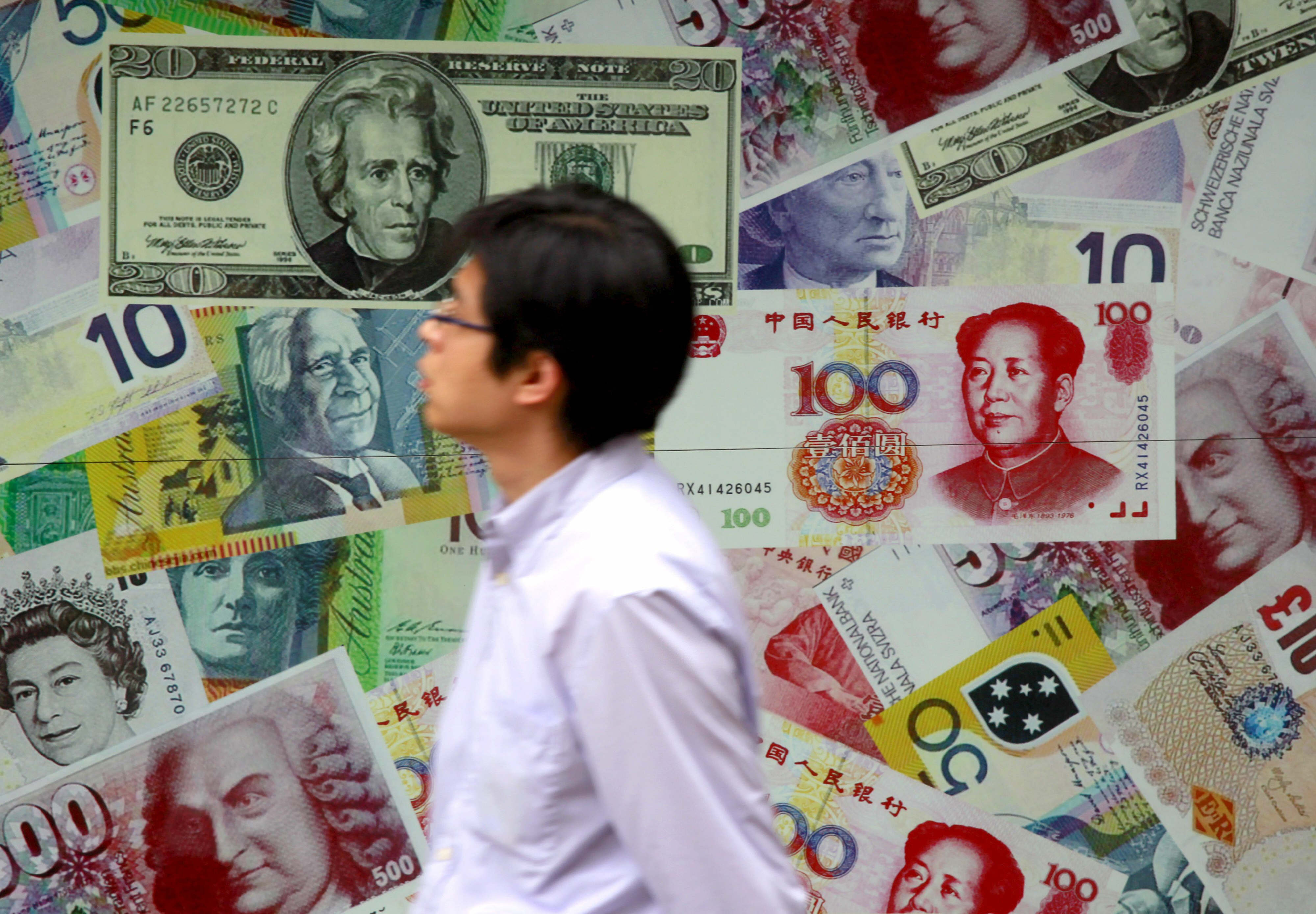 monedas dólar y yuan pl plus